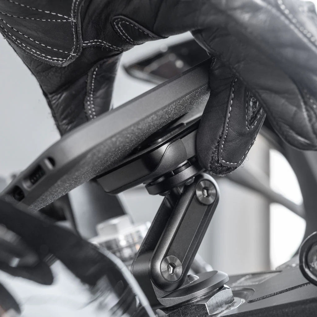 Peak Design Motorcycle Stem Mounting action